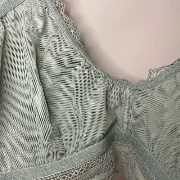 Victoria's Secret Soft-Mint Lacy Bralette - Picture 4 of 6